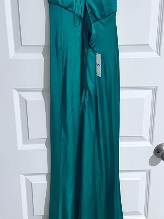 Showpo Chain Strap Plunge Bias Cut Satin Maxi Dress - Emerald Green - Size 6 - Picture 4 of 6